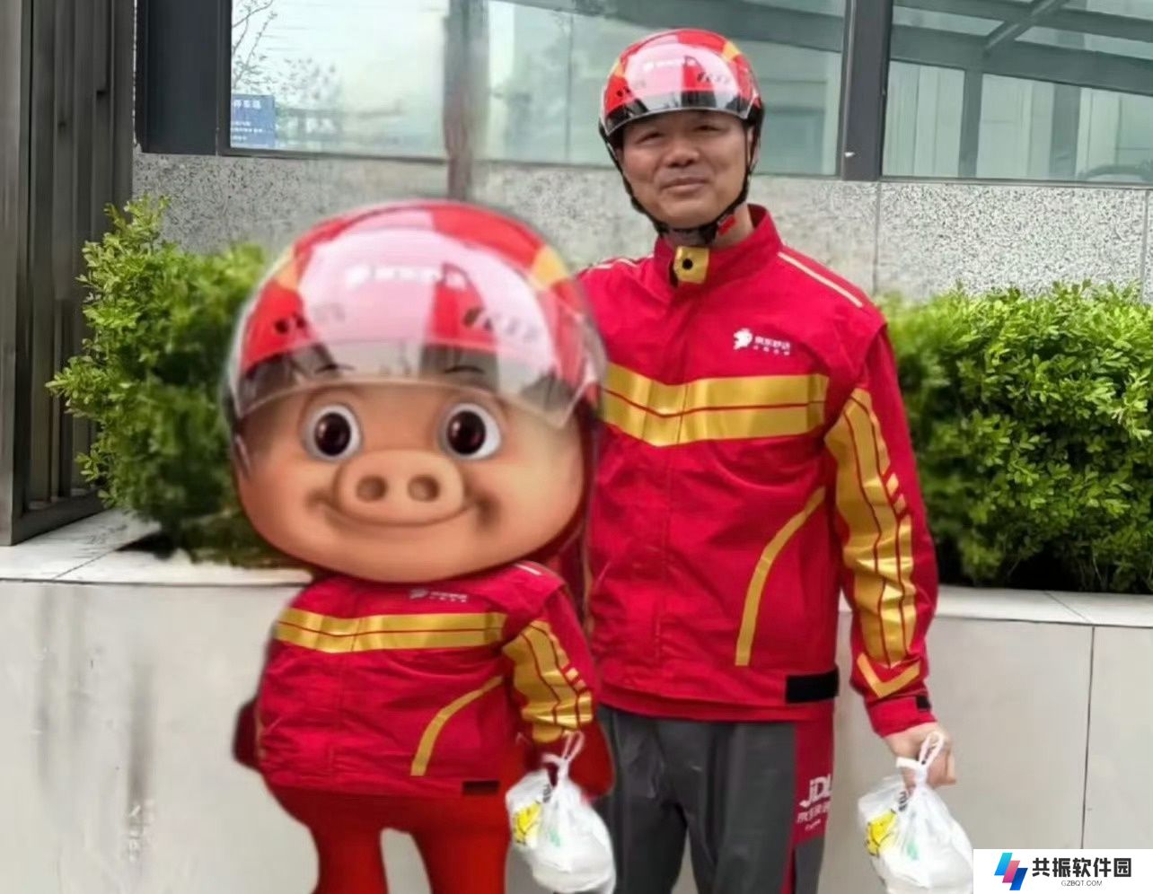 工服撞衫猪猪侠：京东外卖官方玩梗，有望进行联动